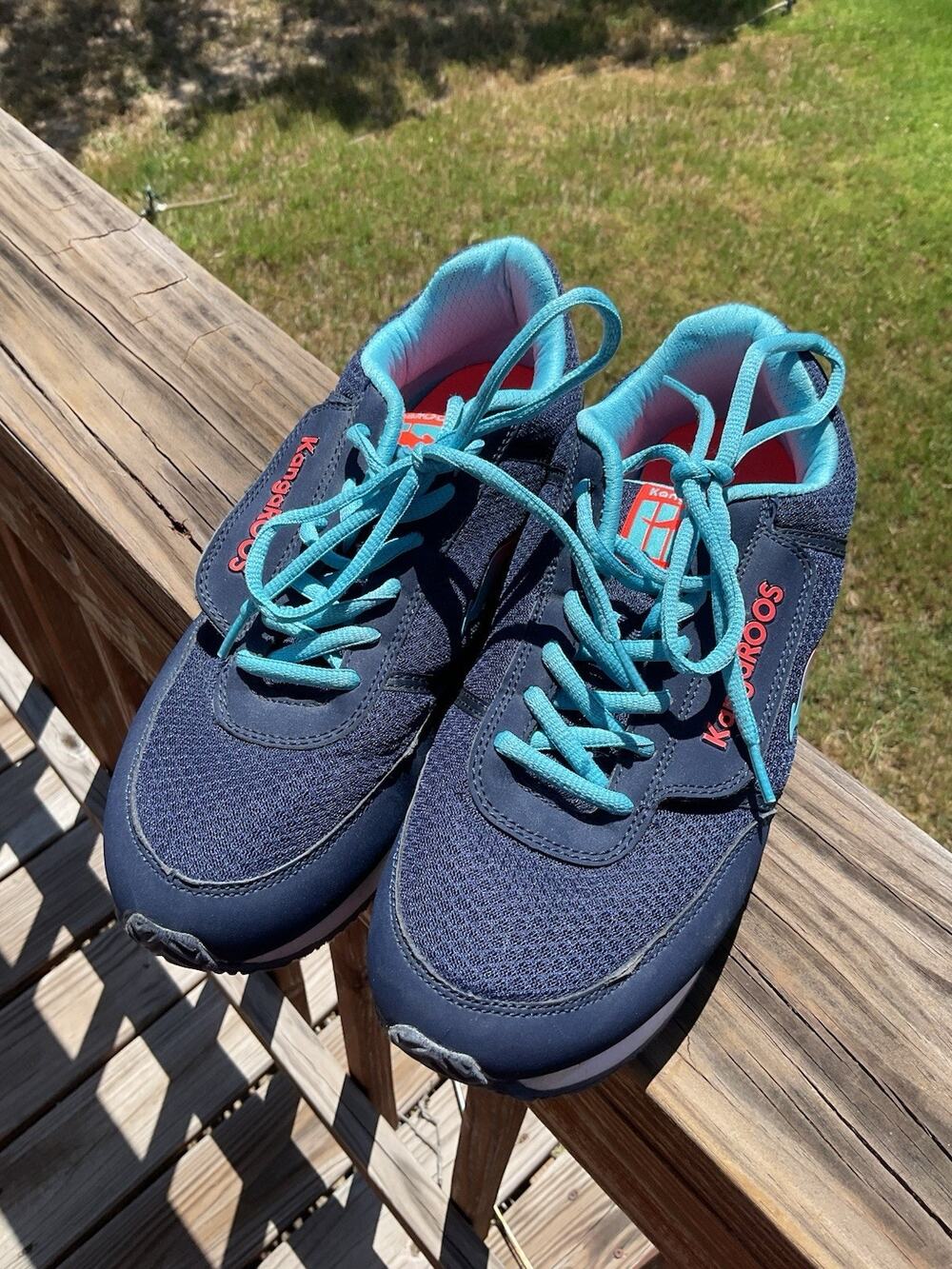Kangaroos Women's Vintage Shoes Size 10 Blue Orange Zip Pocket Pass